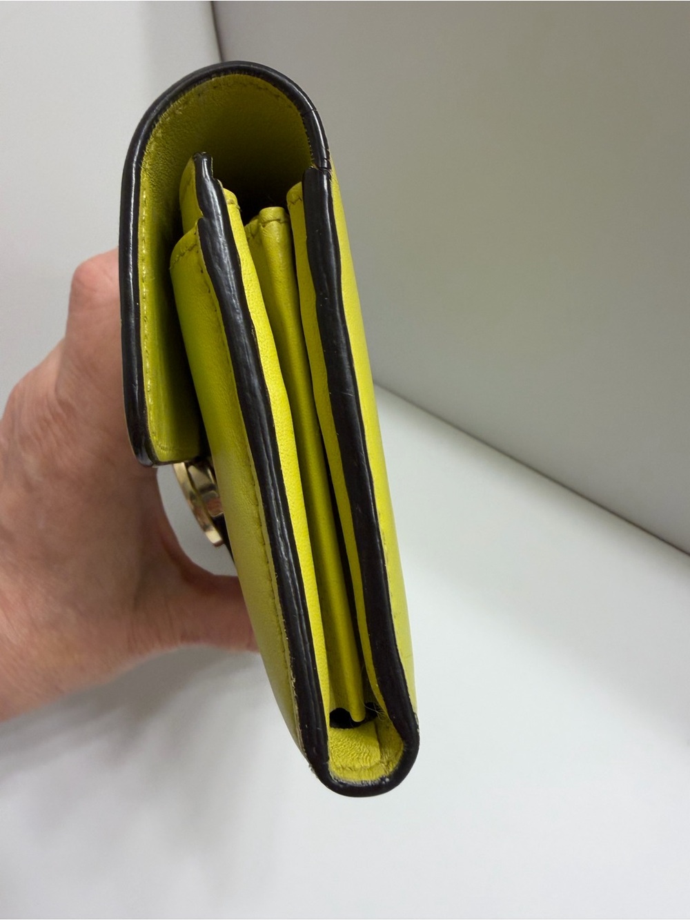 Gucci Lime Green Leather Wallet with Gold Interlocking G - Picture 3 of 13